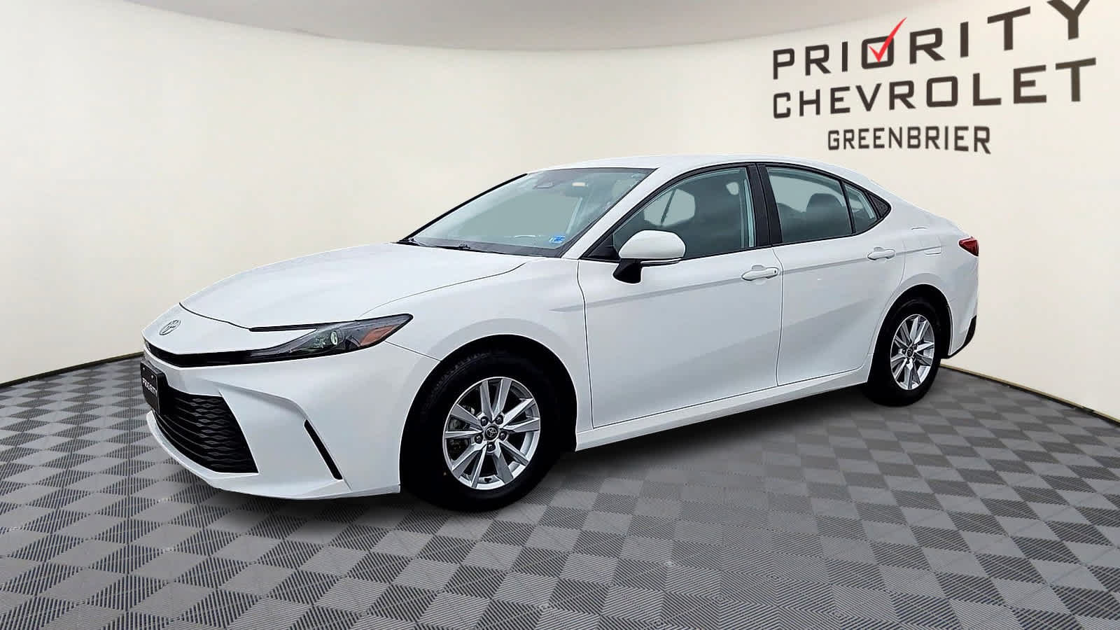 Used 2025 Toyota Camry LE FWD image 4