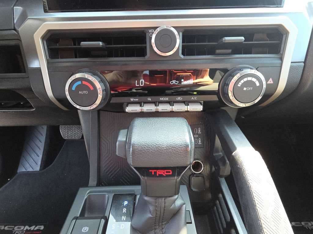 Used 2025 Toyota Tacoma TRD Off-Road AWD/4WD image 25