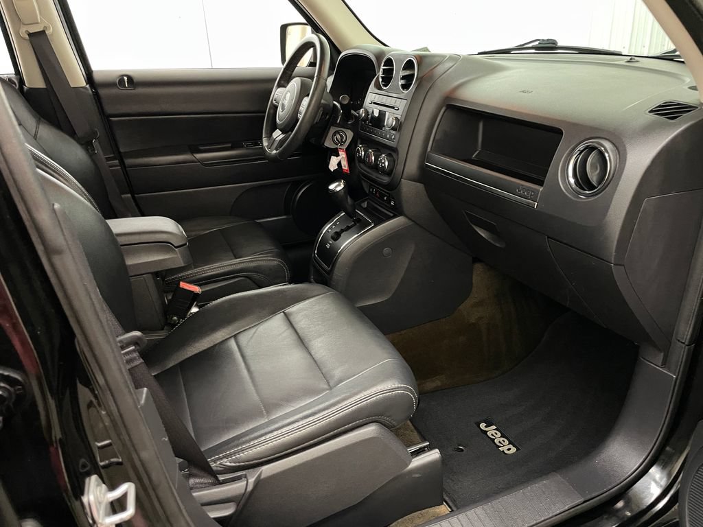 Used 2017 Jeep Patriot High Altitude AWD/4WD image 32