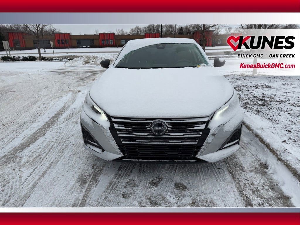 Used 2024 Nissan Altima 2.5 SV image 3