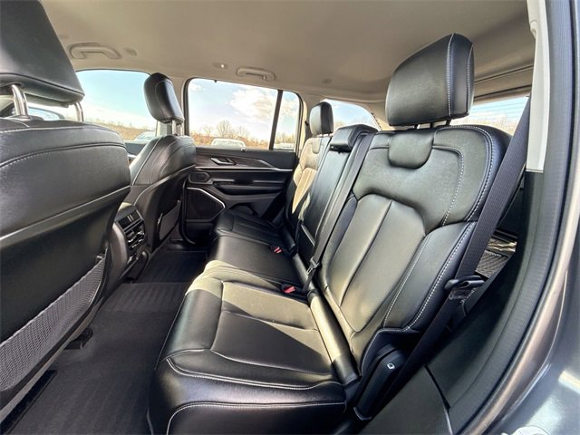 Used 2023 Jeep Grand Cherokee Limited w/ Luxury Tech Group II image 18