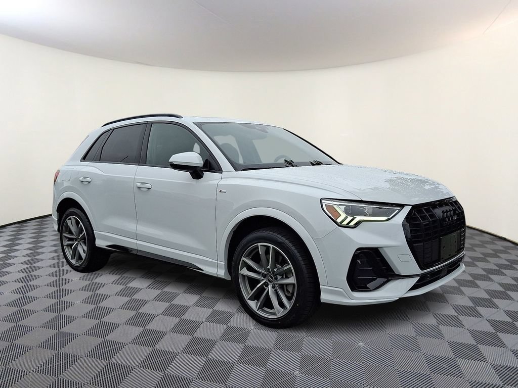 Used 2023 Audi Q3 2.0T Premium w/ Black Optic Sport Package AWD/4WD image 1