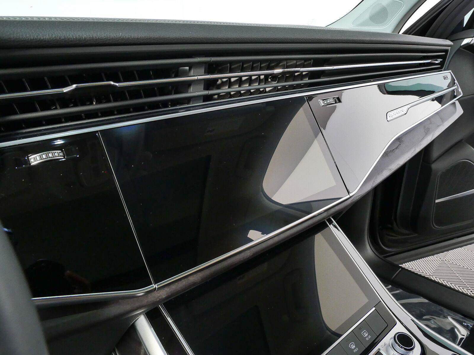 Used 2025 Audi Q7 3.0T Premium Plus AWD/4WD image 14