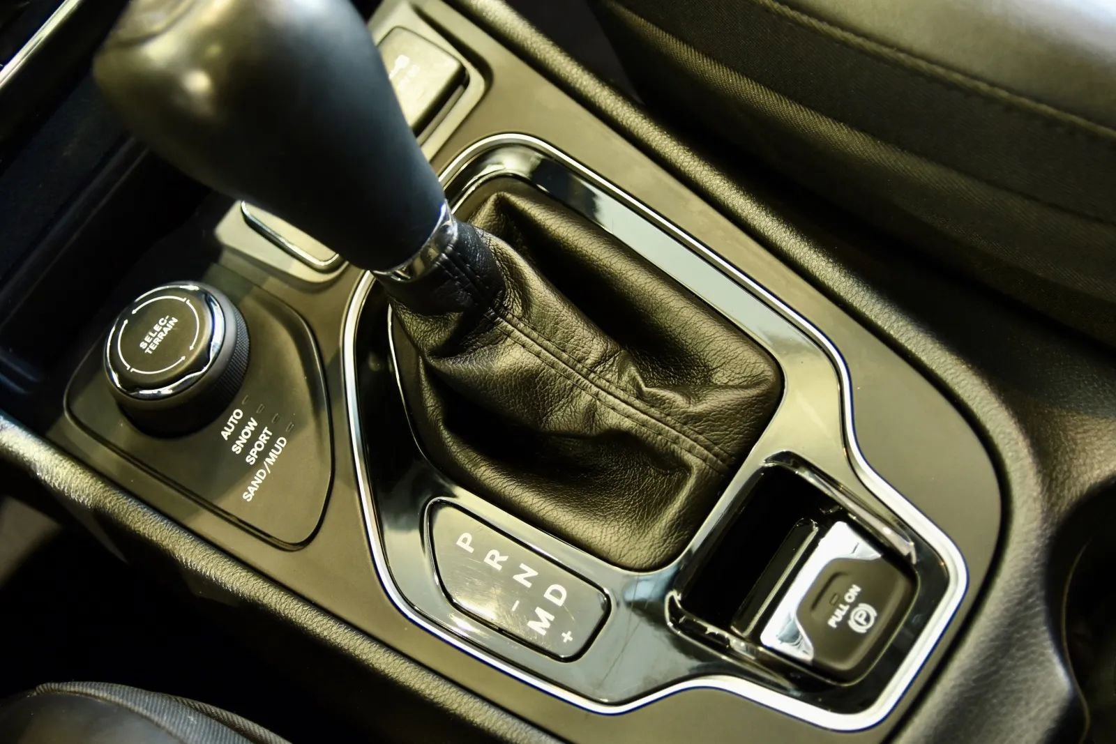 Used 2019 Jeep Cherokee Limited image 15