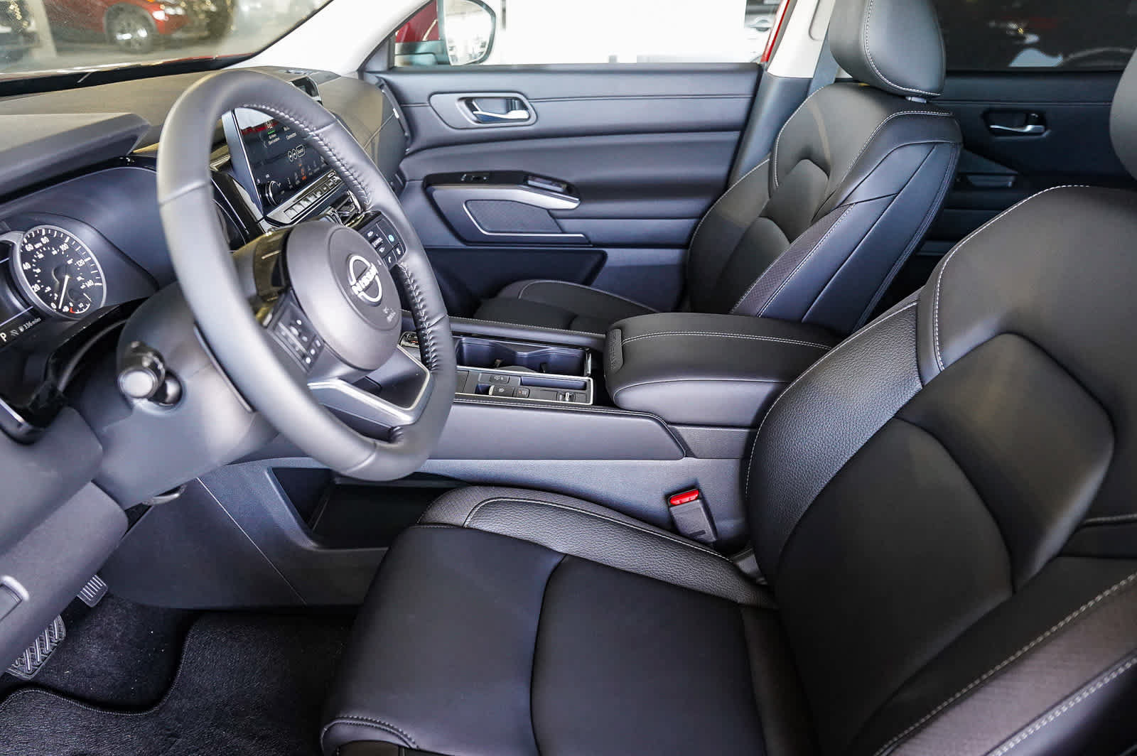 Used 2025 Nissan Pathfinder SL FWD image 19