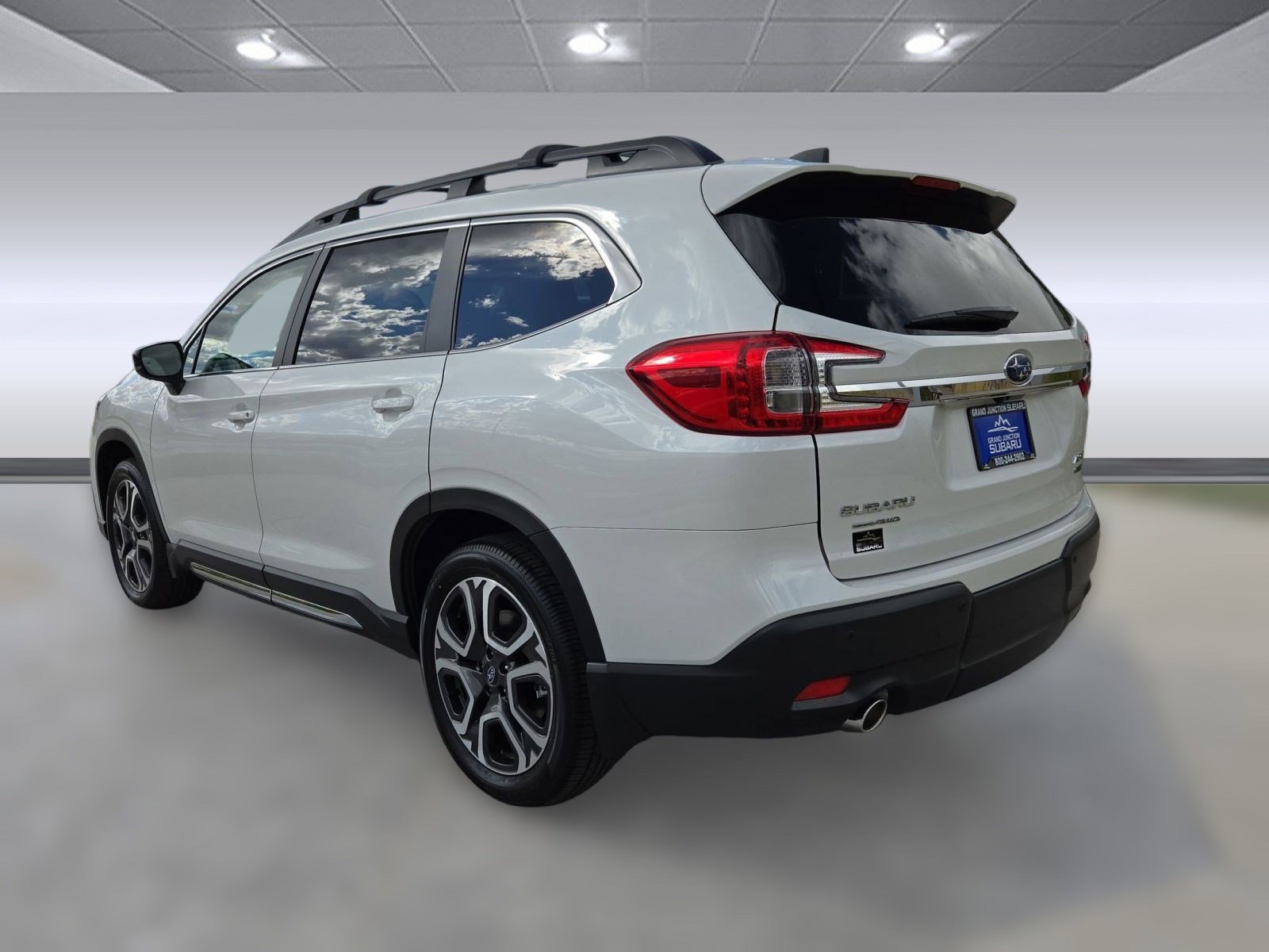 New 2025 Subaru Ascent Limited image 3
