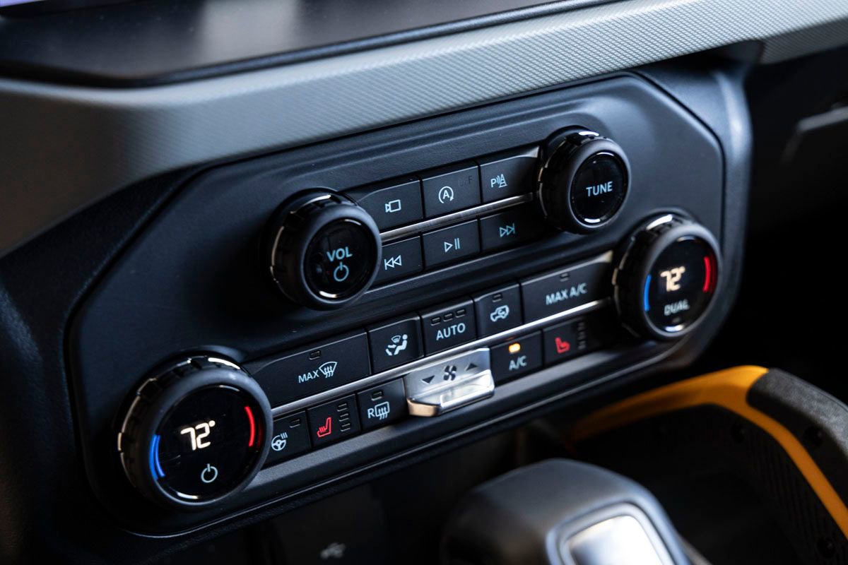 Used 2023 Ford Bronco Badlands image 22