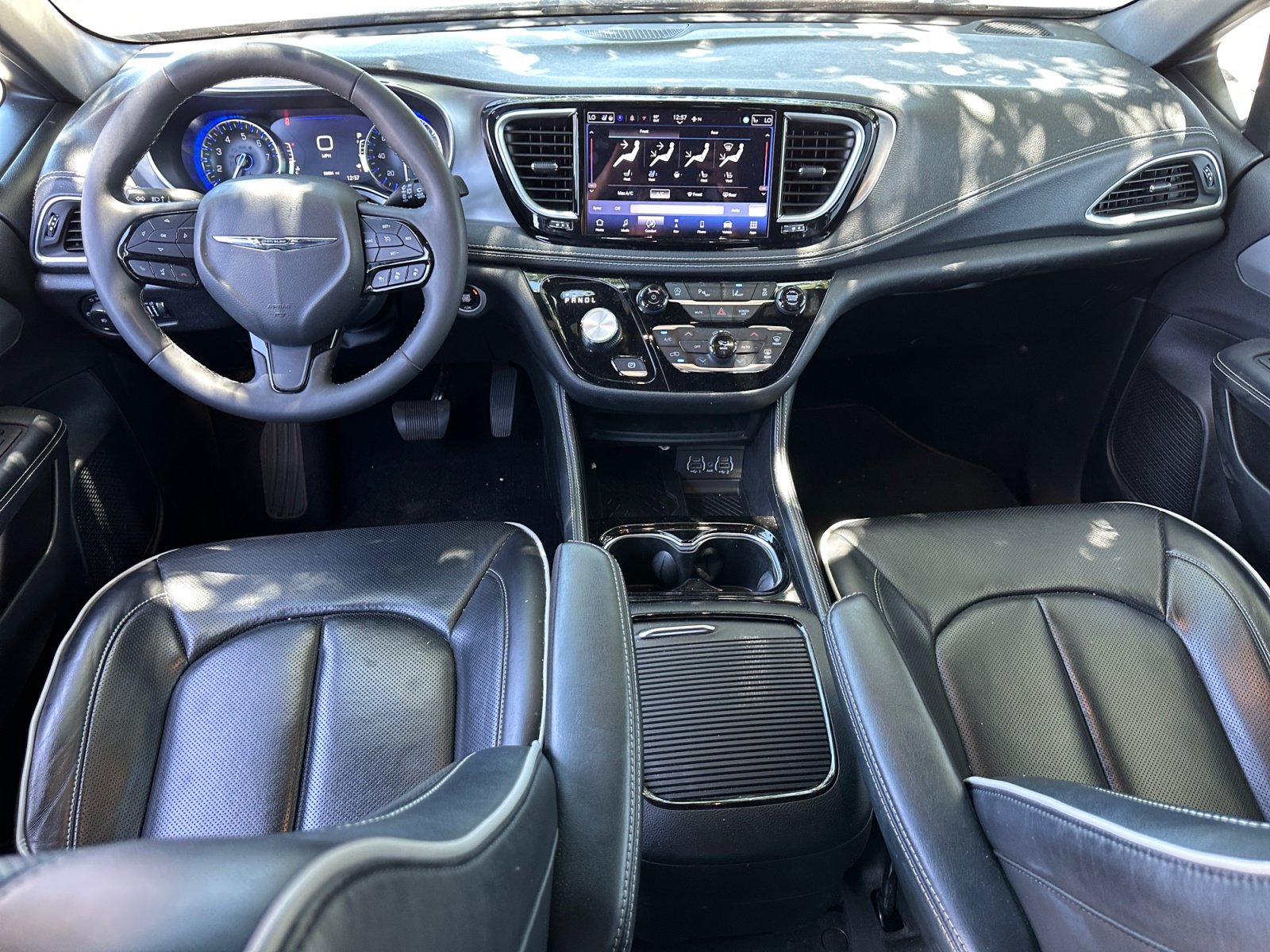 Used 2025 Chrysler Pacifica Limited FWD image 13