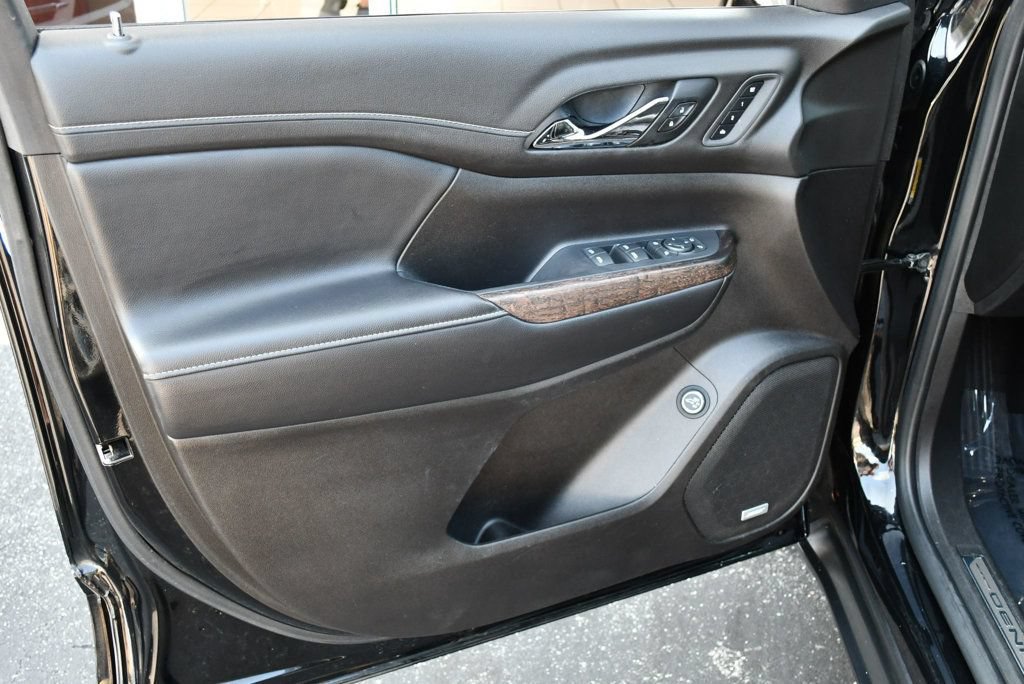 Used 2021 GMC Acadia Denali w/ Denali Technology Package FWD image 11