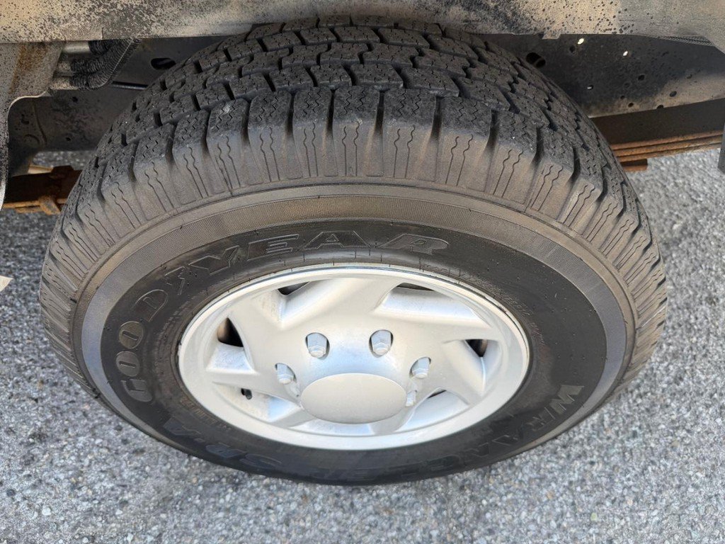 Used 2009 Ford E-350 and Econoline 350 Extended Wagon Super Duty RWD image 39