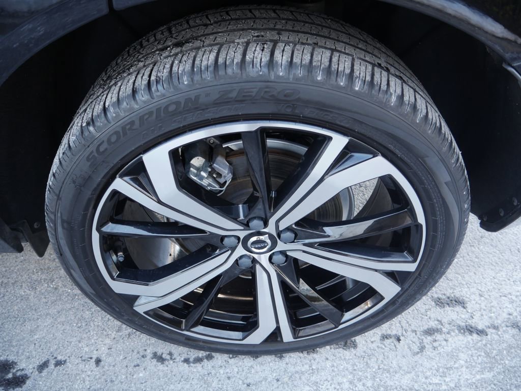 Used 2023 Volvo XC60 T8 Ultimate w/ Climate Package image 12