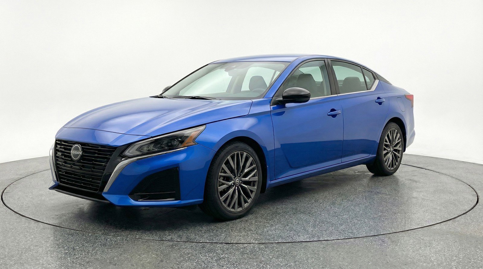 Used 2025 Nissan Altima 2.5 SV FWD image 3