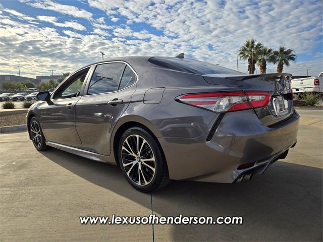 Used 2019 Toyota Camry SE image 4