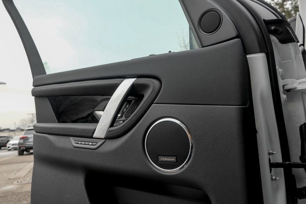 Used 2025 Land Rover Discovery Sport S image 11