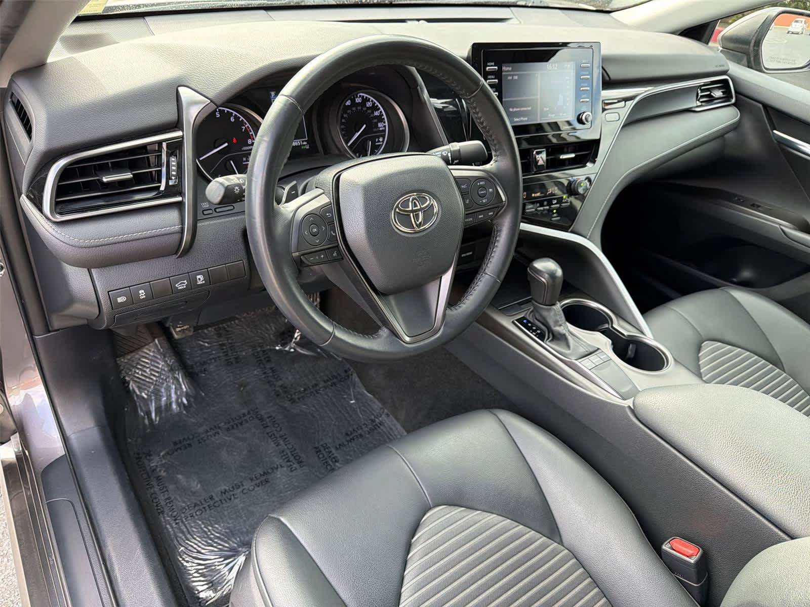 Used 2022 Toyota Camry SE w/ Convenience Package FWD image 2