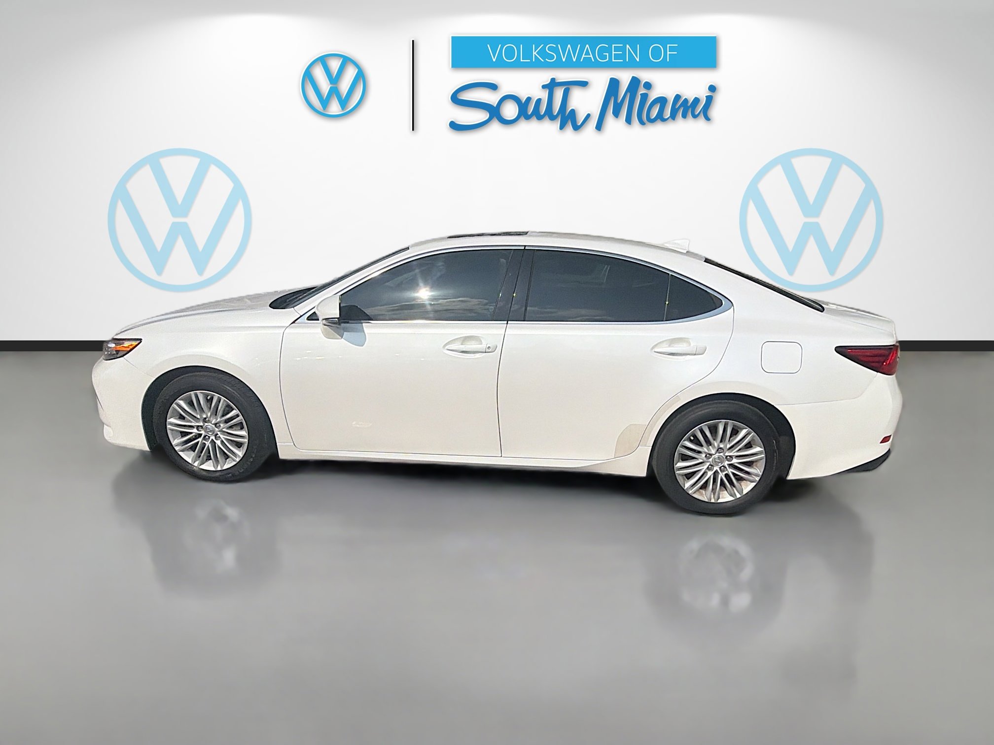 Used 2017 Lexus ES 350 w/ Premium Package FWD image 4