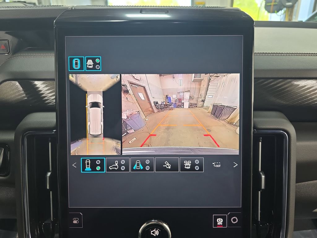 New 2026 GMC Yukon XL AT4 AWD/4WD image 25