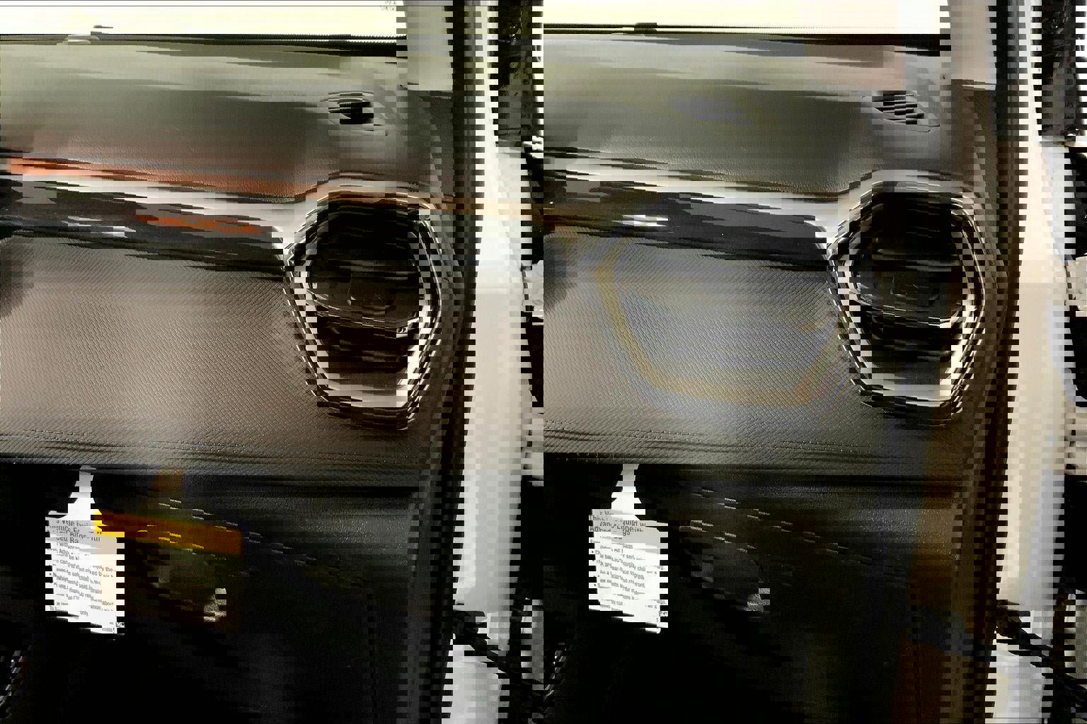 Used 2025 Chevrolet TrailBlazer LT AWD/4WD image 16