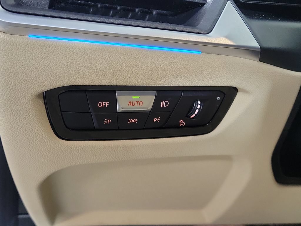 Used 2023 BMW 330i Sedan w/ Premium Package RWD image 13