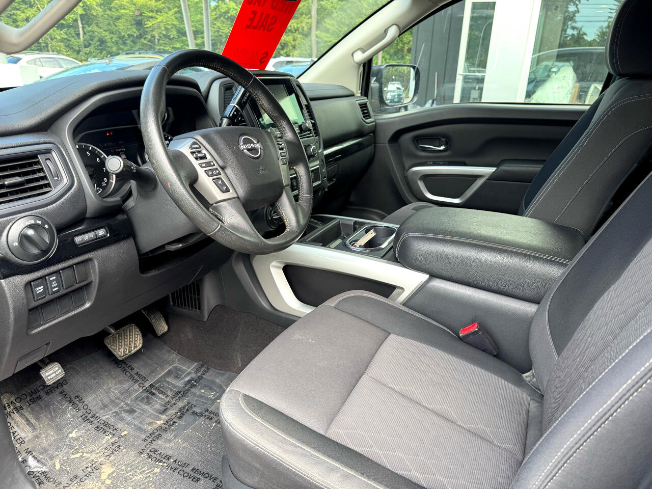 Used 2024 Nissan Titan SV image 10