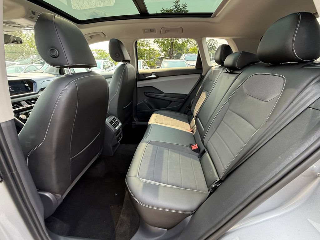 Used 2023 Volkswagen Taos SE w/ Panoramic Sunroof Package FWD image 23