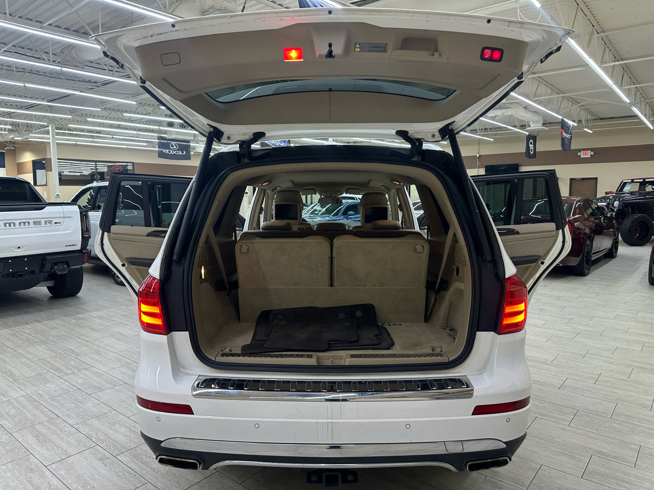 Used 2016 Mercedes-Benz GL 450 4MATIC w/ Premium I Package image 14