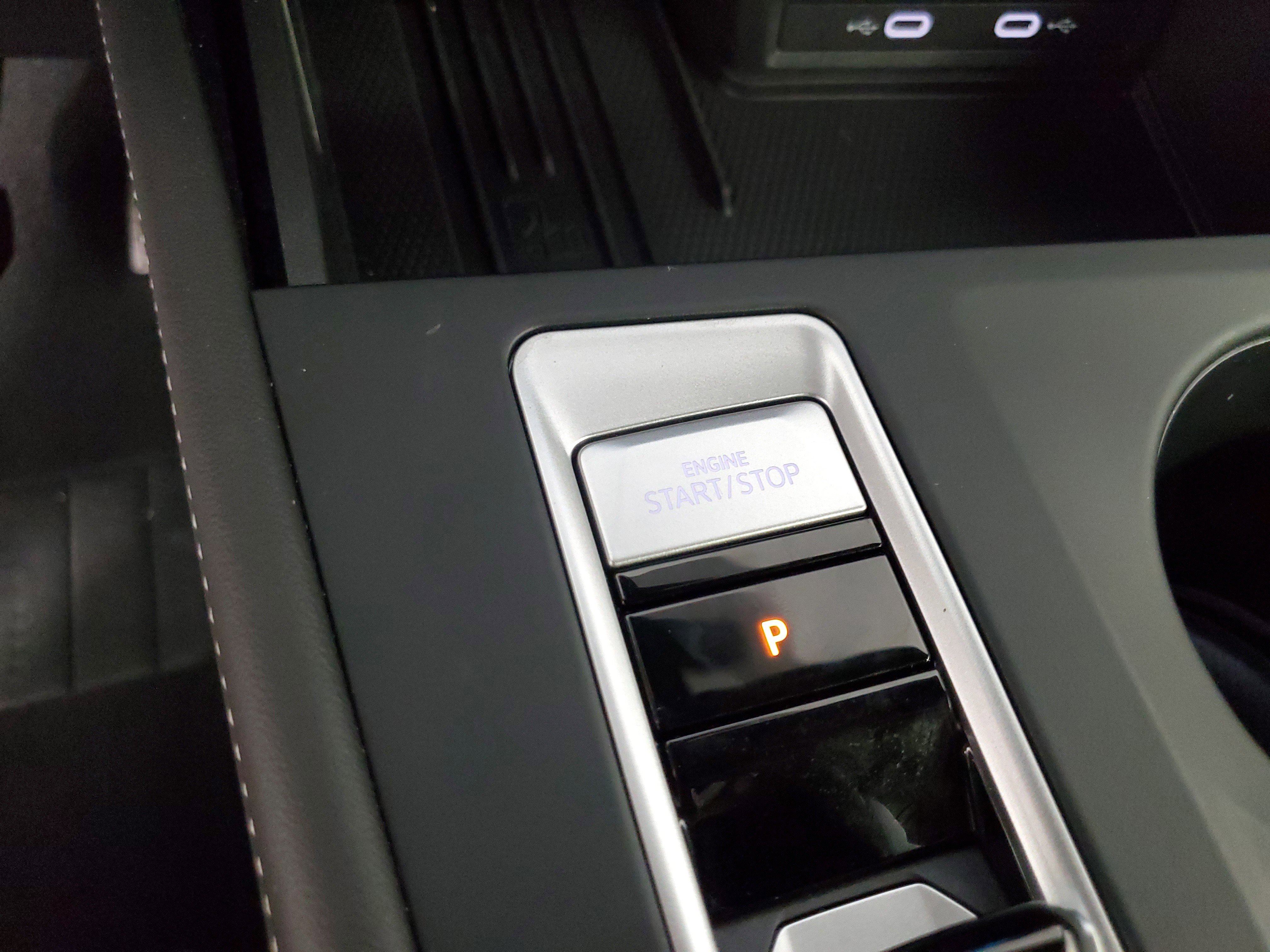 Used 2025 Volkswagen Atlas Cross Sport SE image 22