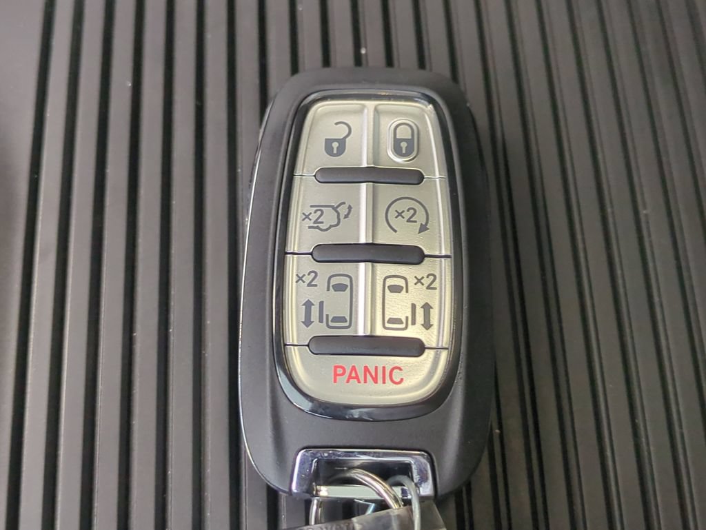 New 2027 Chrysler Pacifica Limited FWD image 31