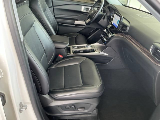Used 2022 Ford Explorer Limited w/ Equipment Group 301A AWD/4WD image 23