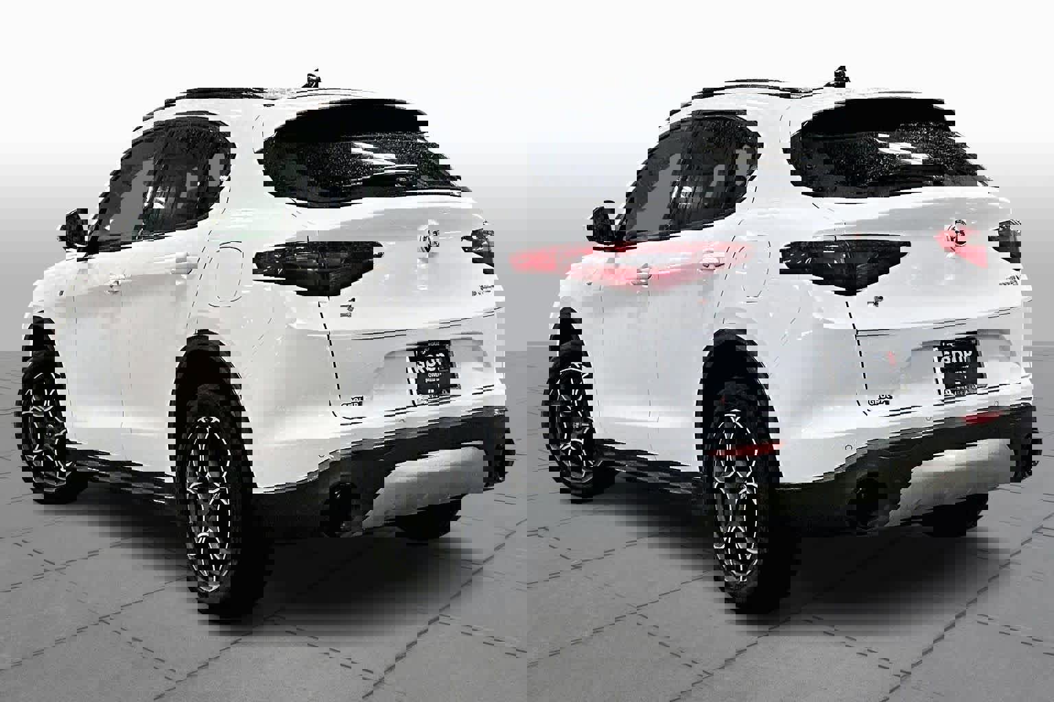 Used 2023 Alfa Romeo Stelvio Ti w/ Active Assist Plus Package image 11