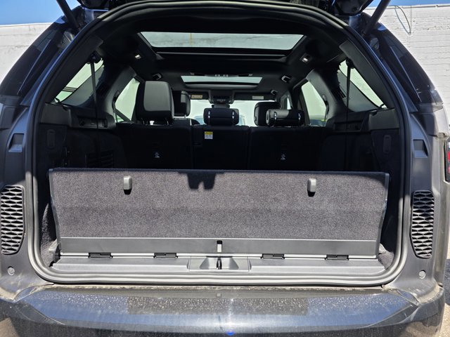 Used 2025 Land Rover Discovery Dynamic SE image 5