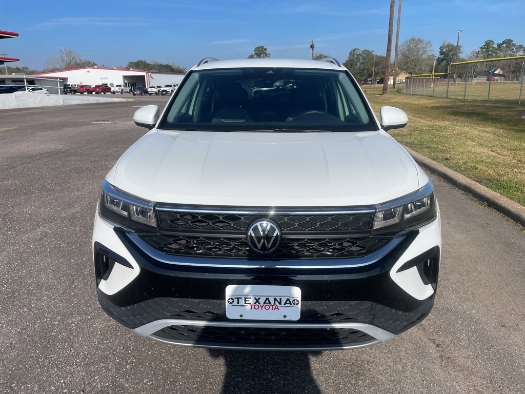 Used 2024 Volkswagen Taos SE image 2