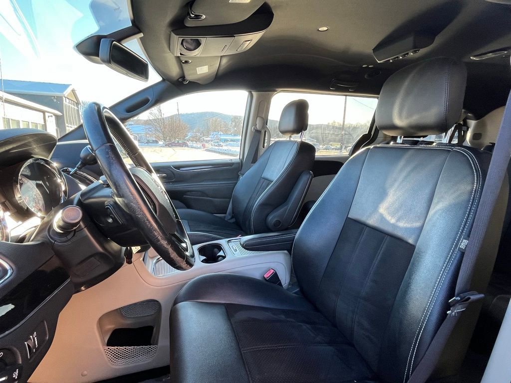 Used 2020 Dodge Grand Caravan SXT image 9