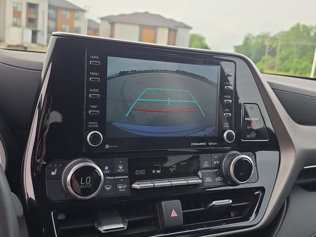 Used 2022 Toyota Highlander XLE AWD/4WD image 24