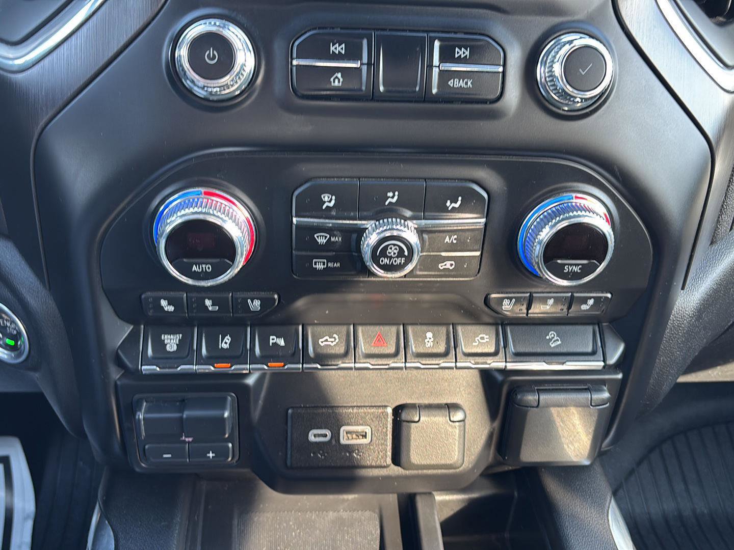 Used 2023 GMC Sierra 2500 AT4 w/ AT4 Premium Plus Package image 28