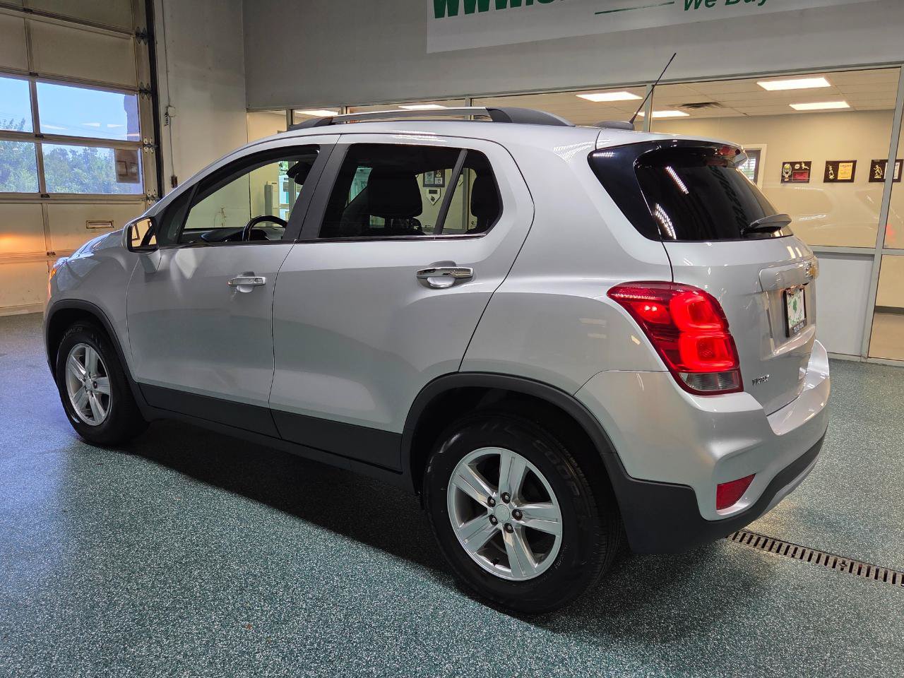 Used 2017 Chevrolet Trax LT w/ LT Convenience Package FWD image 9