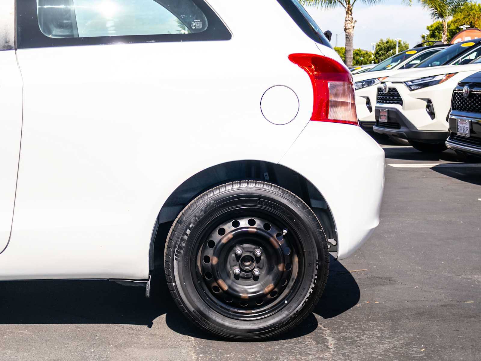 Used 2008 Toyota Yaris 2-Door Hatchback FWD image 6