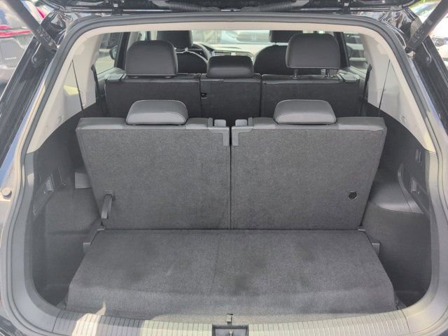 Used 2024 Volkswagen Tiguan SE image 28