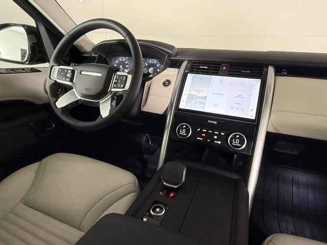Certified 2025 Land Rover Discovery S AWD/4WD image 18