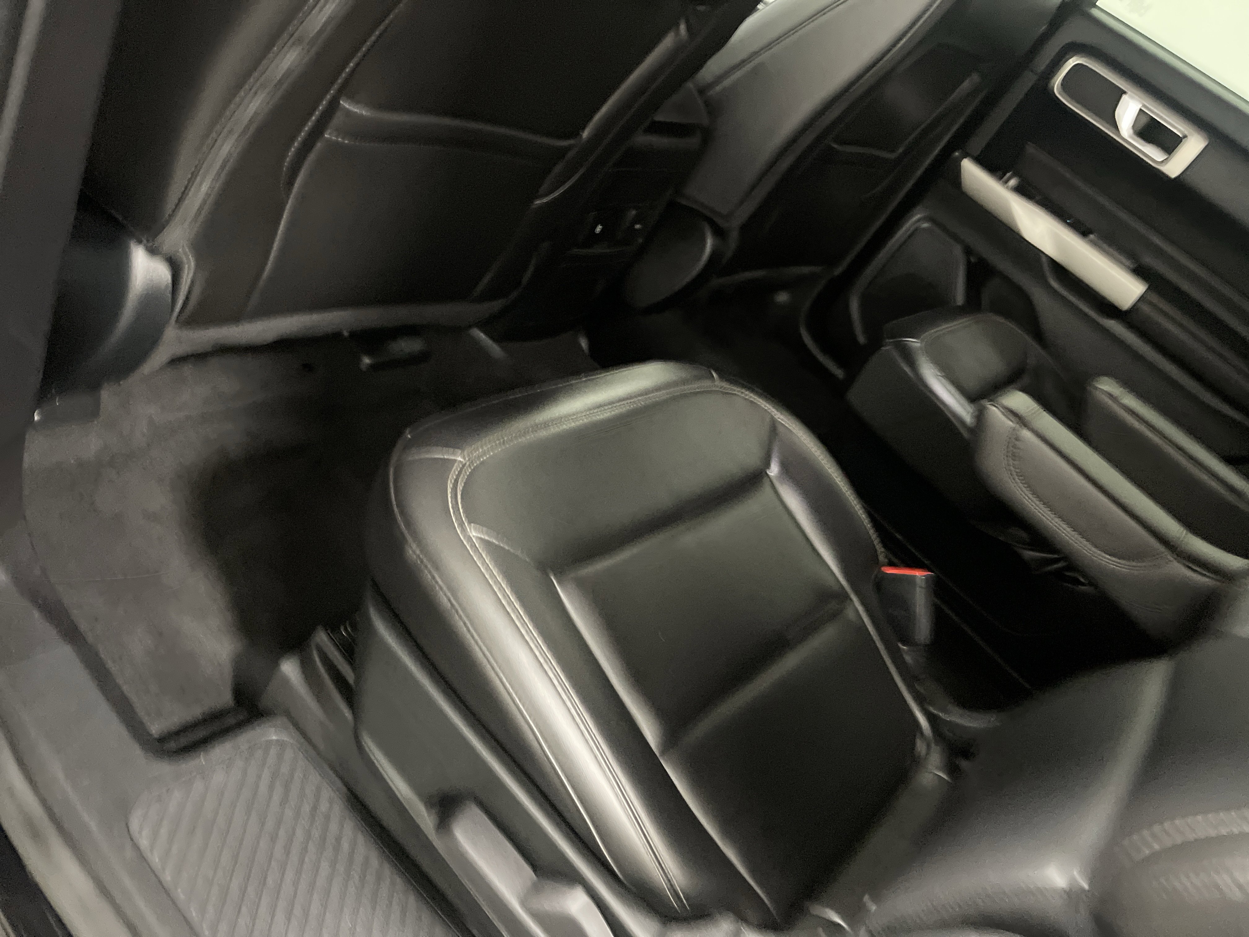 Used 2022 Ford Explorer XLT w/ Equipment Group 202A AWD/4WD image 17