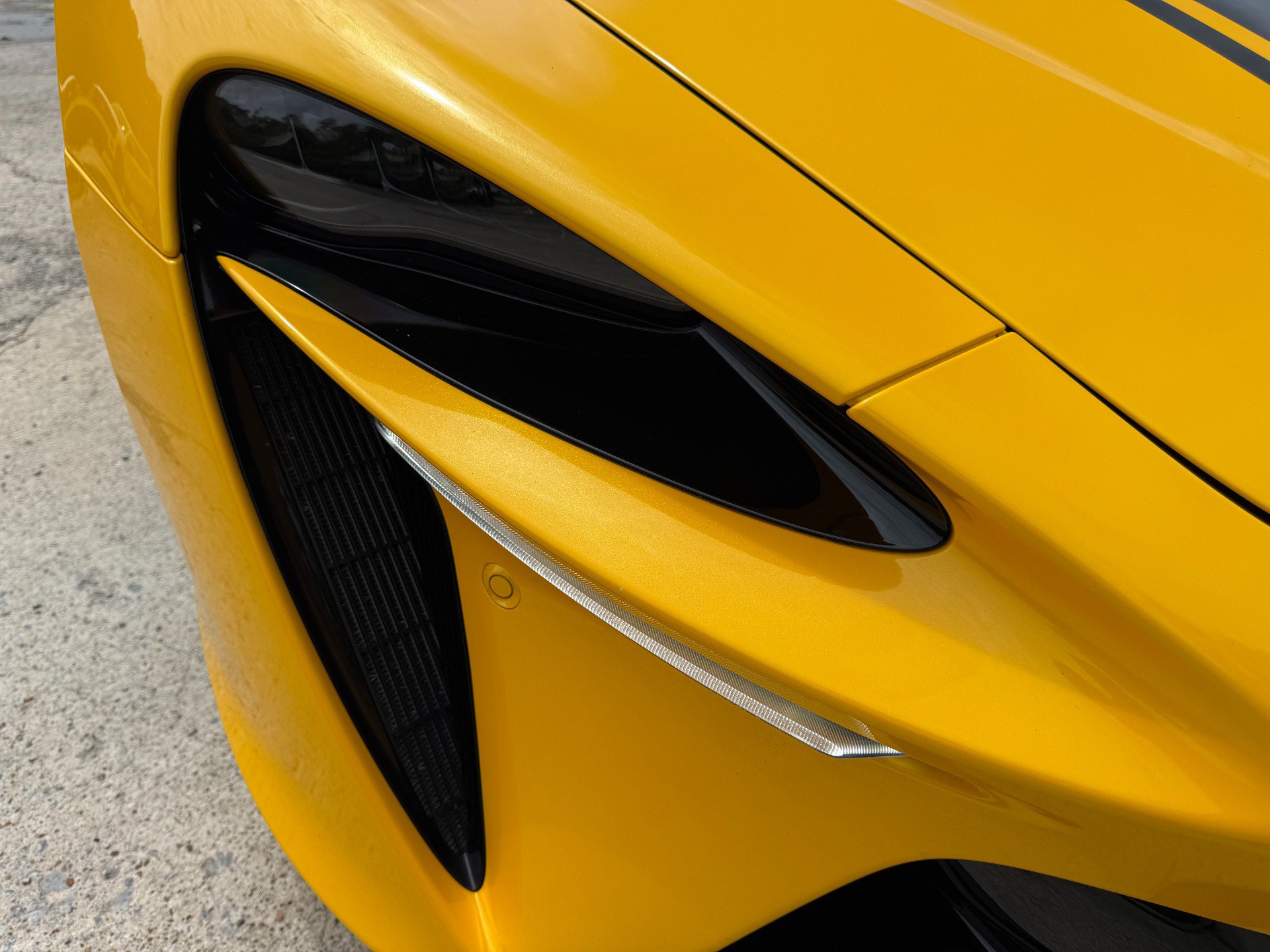 Used 2024 McLaren Artura RWD image 53