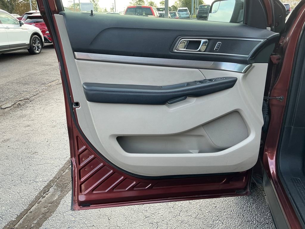 Used 2018 Ford Explorer XLT w/ Equipment Group 202A image 14