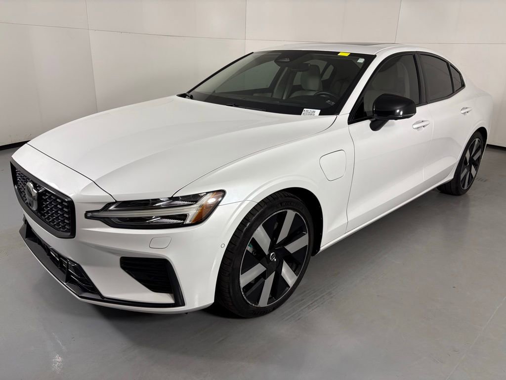 Used 2024 Volvo S60 T8 Ultimate w/ Climate Package image 4
