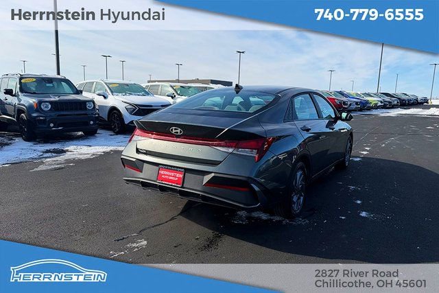 Used 2024 Hyundai Elantra SEL image 30