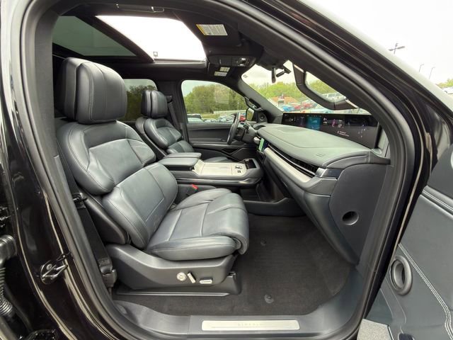 Used 2025 Lincoln Navigator Reserve w/ Jet Appearance Package AWD/4WD image 10