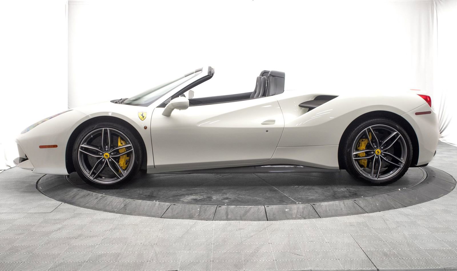 Used 2017 Ferrari 488 Spider image 7