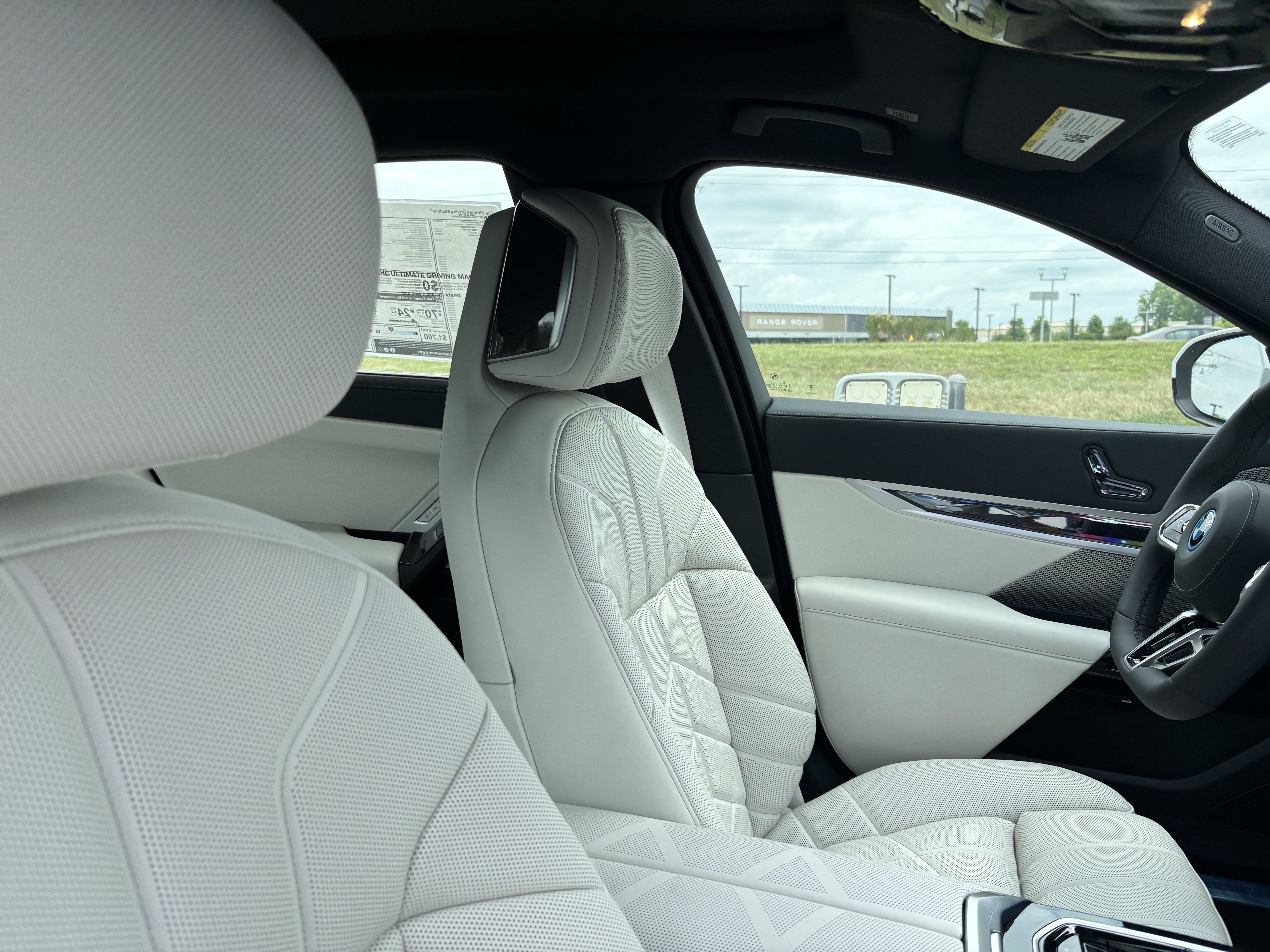 New 2026 BMW 750e xDrive AWD/4WD image 26