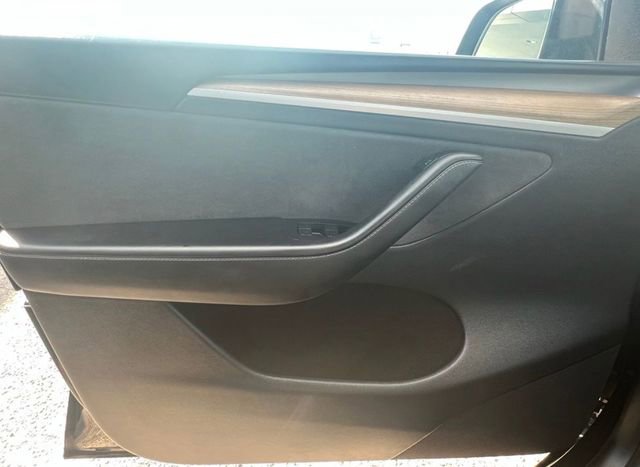 Used 2023 Tesla Model Y Long Range image 16