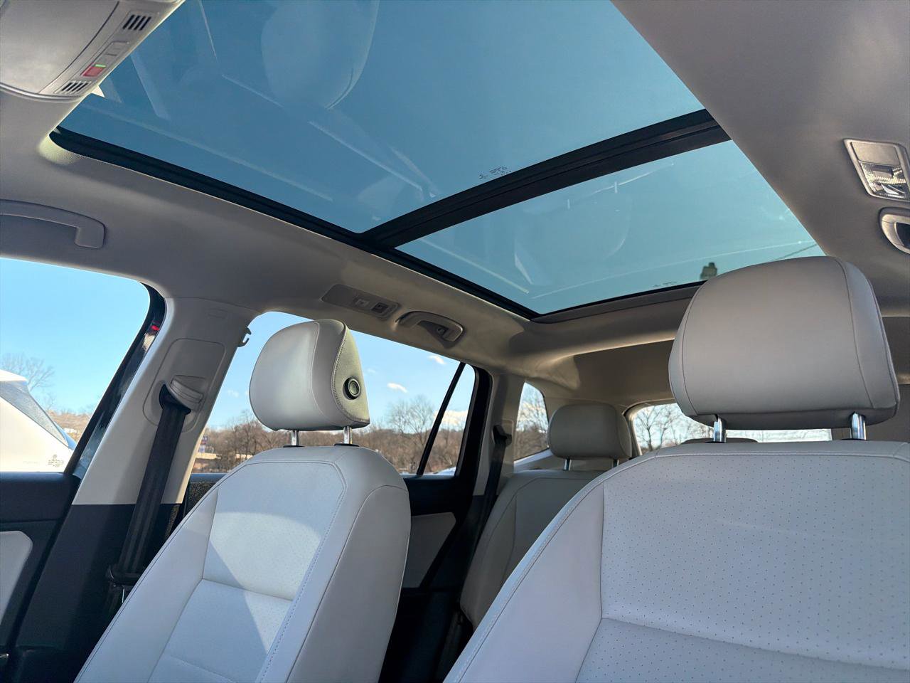 Used 2021 Volkswagen Tiguan SE w/ Panoramic Sunroof Package AWD/4WD image 19