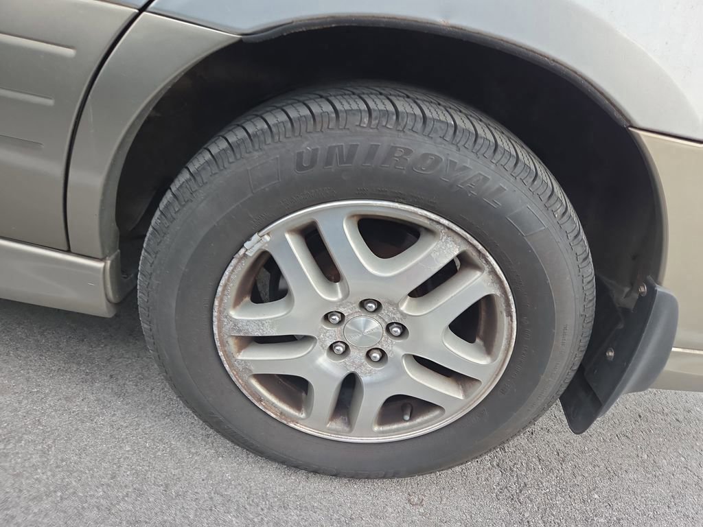 Used 2004 Subaru Outback Wagon image 8